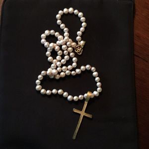 Leather and freshwater pearl necklace